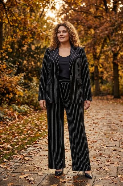 Veliki brojevi Hlače na pruge moda za punije